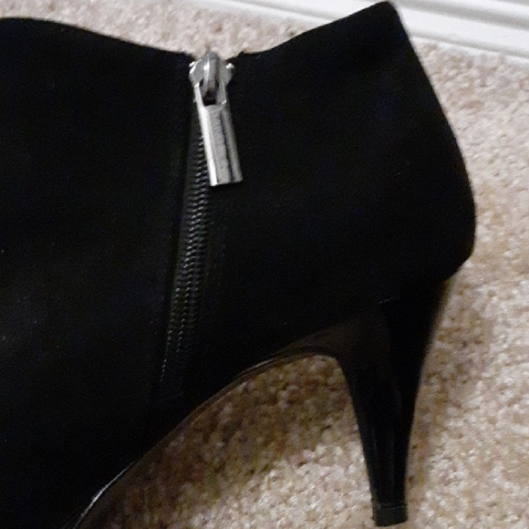 Elegant Black Ankle Boots - Picture 4 of 10